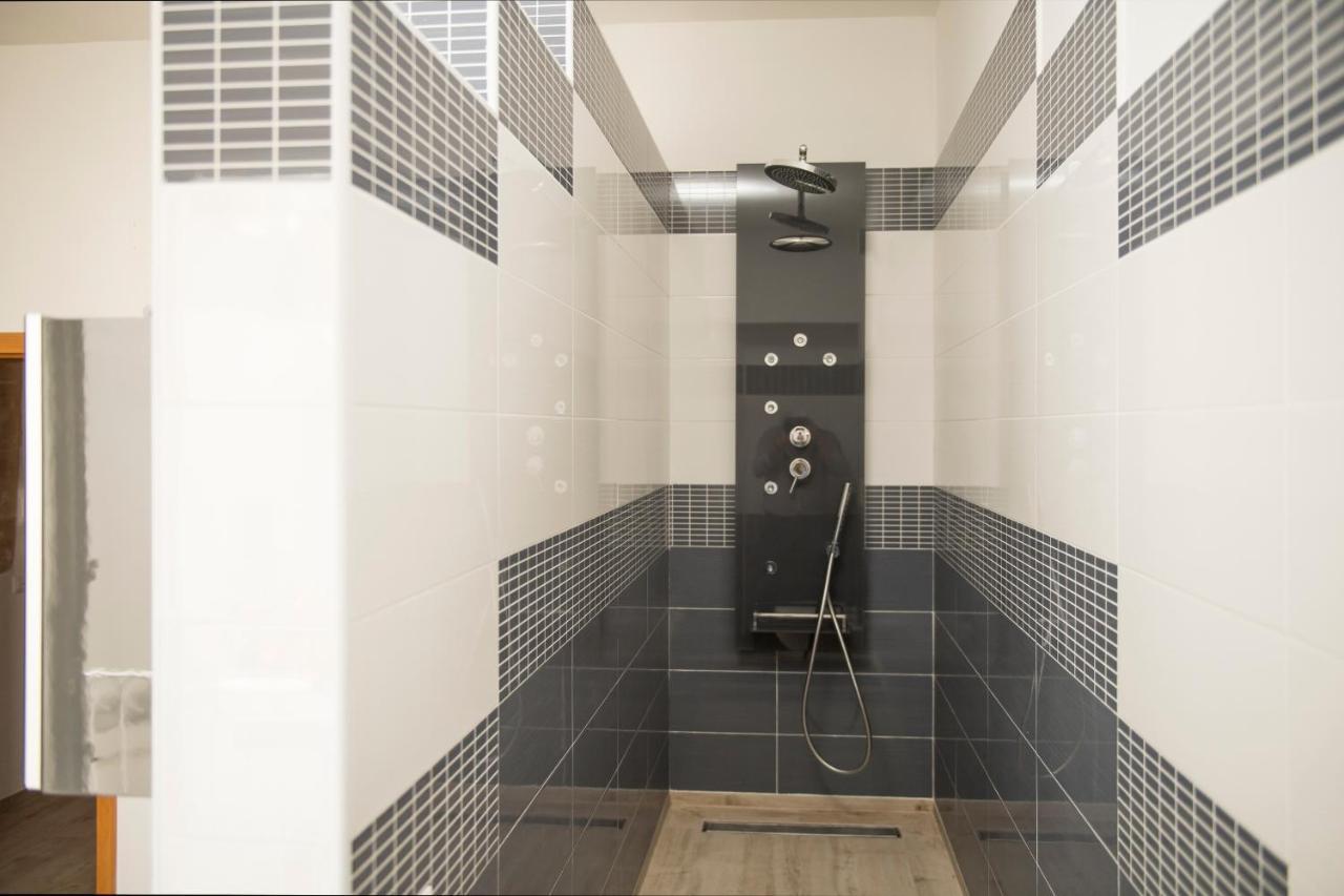 モノーポリPalazzo Absolem Luxuryアパートメント エクステリア 写真